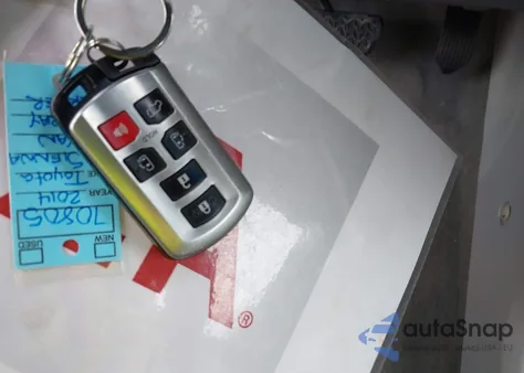 2014 Toyota Sienna Xle V6 8 Passenger from USA, damaged, VIN 5TDYK3DC8ES502097